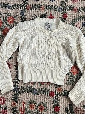 UNIF x UO Cropped Cable-Knit Sweater White Medium